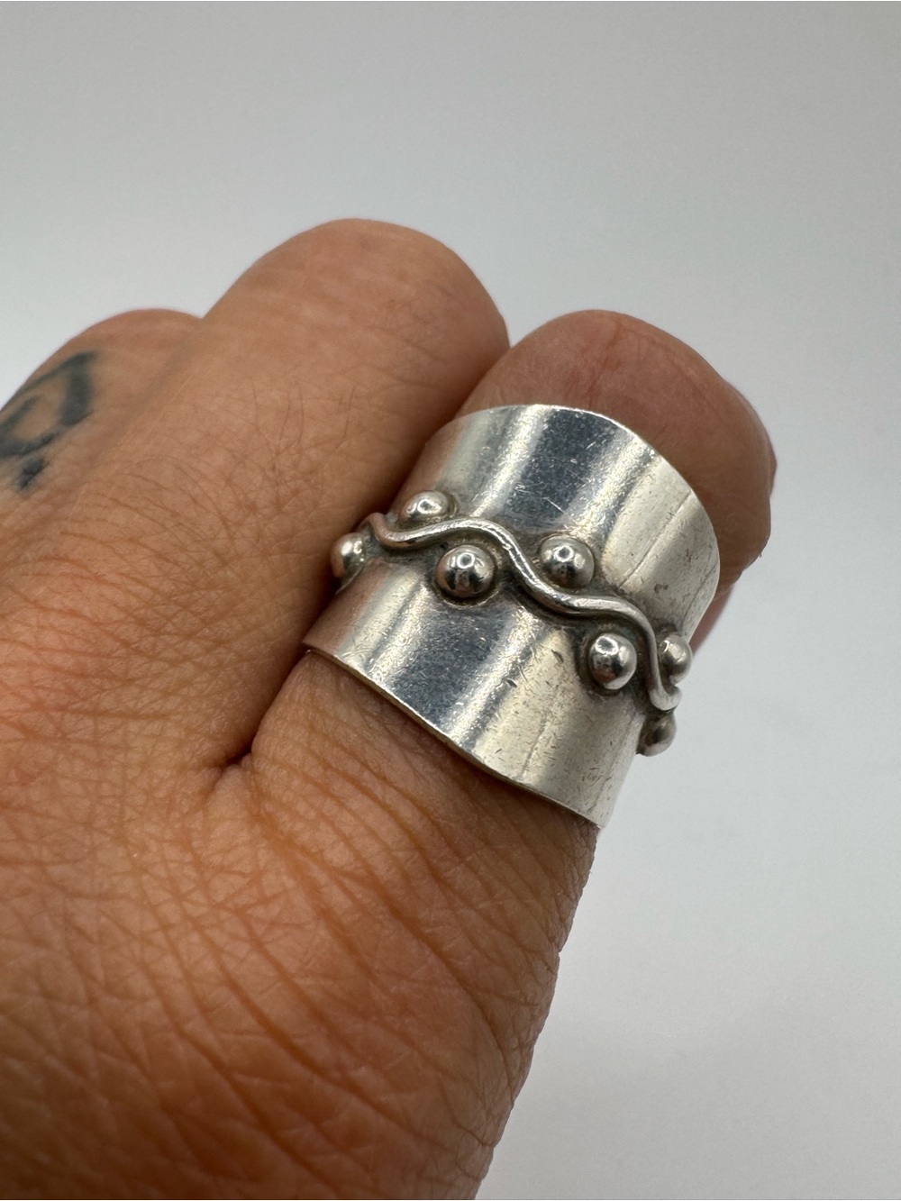 Vintage Sterling Silver Wavy Bead Wide Band Ring Size 8 - Picture 10 of 12